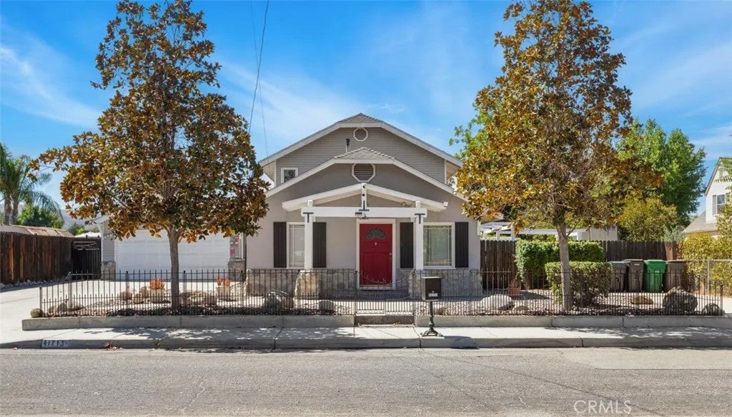 41713 Mayberry Ave — photo