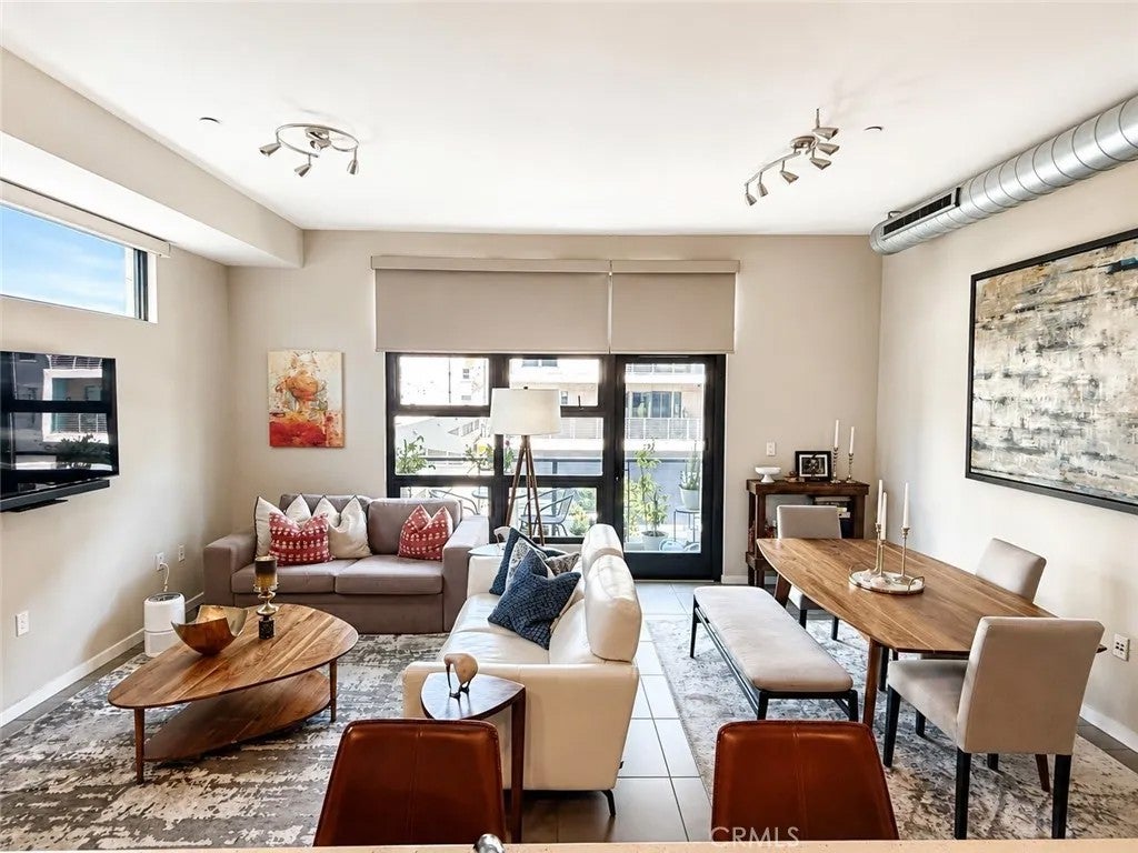 133 The Promenade North 334 — photo