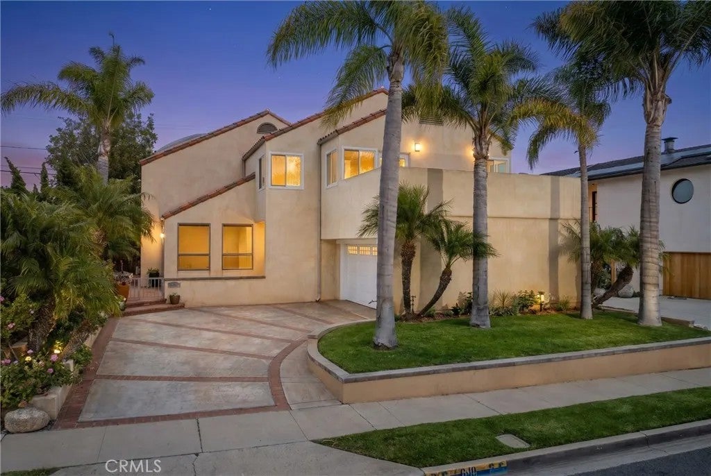 640 Island View — photo