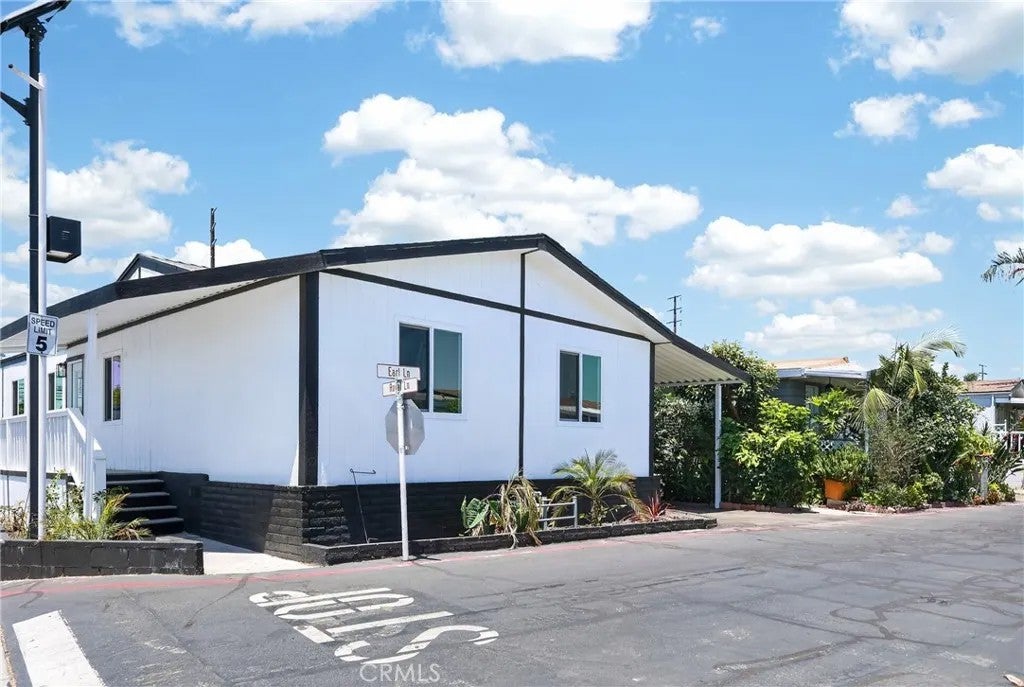 215 S Sullivan 220 — photo