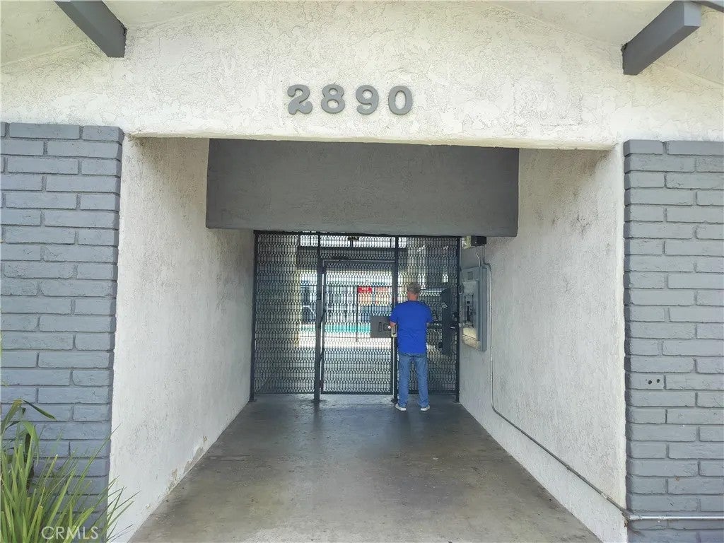 2890 E Artesia 22 — photo