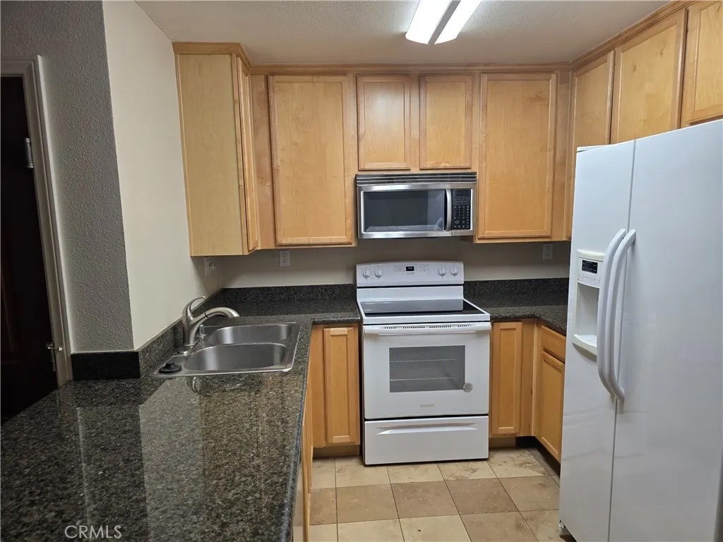 2275 Del Mar Way 106 — photo