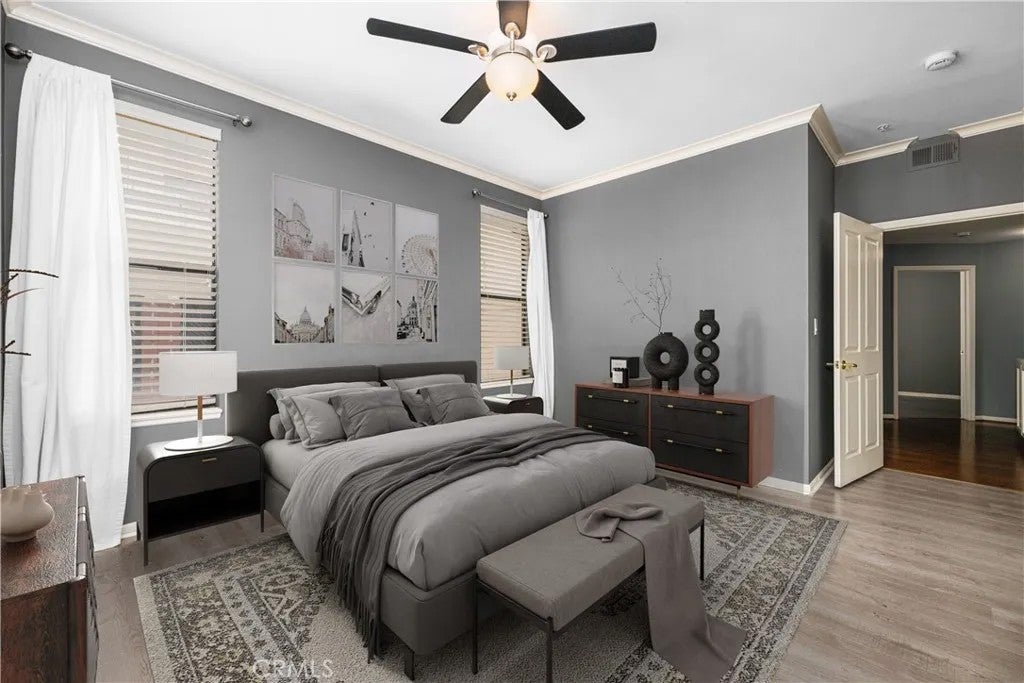 425 E Ocean 440 — photo