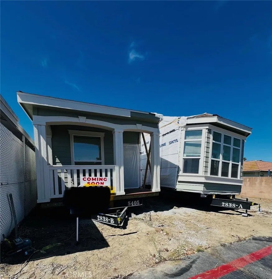 211 S Beach 96 — photo