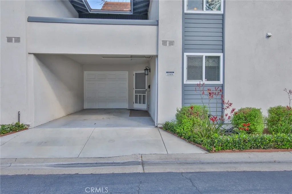 10406 Carlyle Court — photo