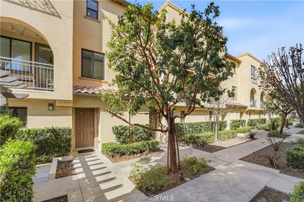 809 S Anaheim Boulevard 101 — photo