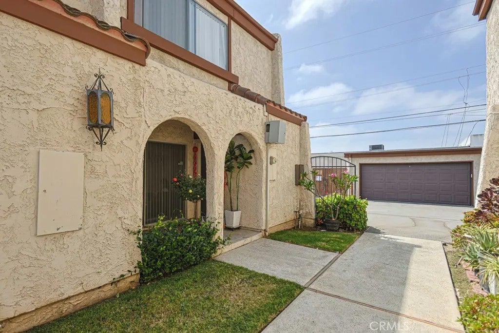 1316 Elm 9 — photo