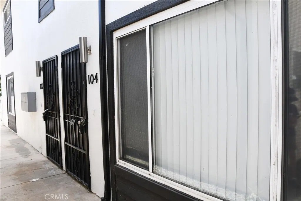 994 Valencia 104 — photo