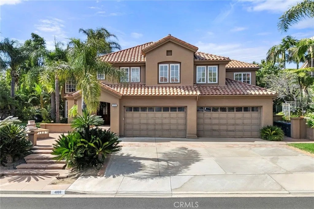 4890 Green Crest — photo