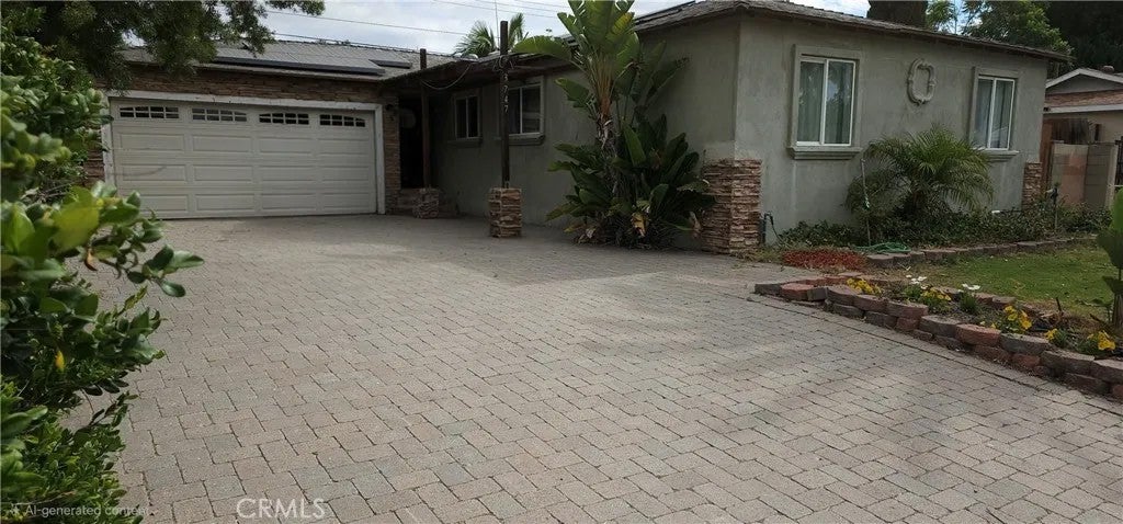 3747 E Roberta Avenue — photo