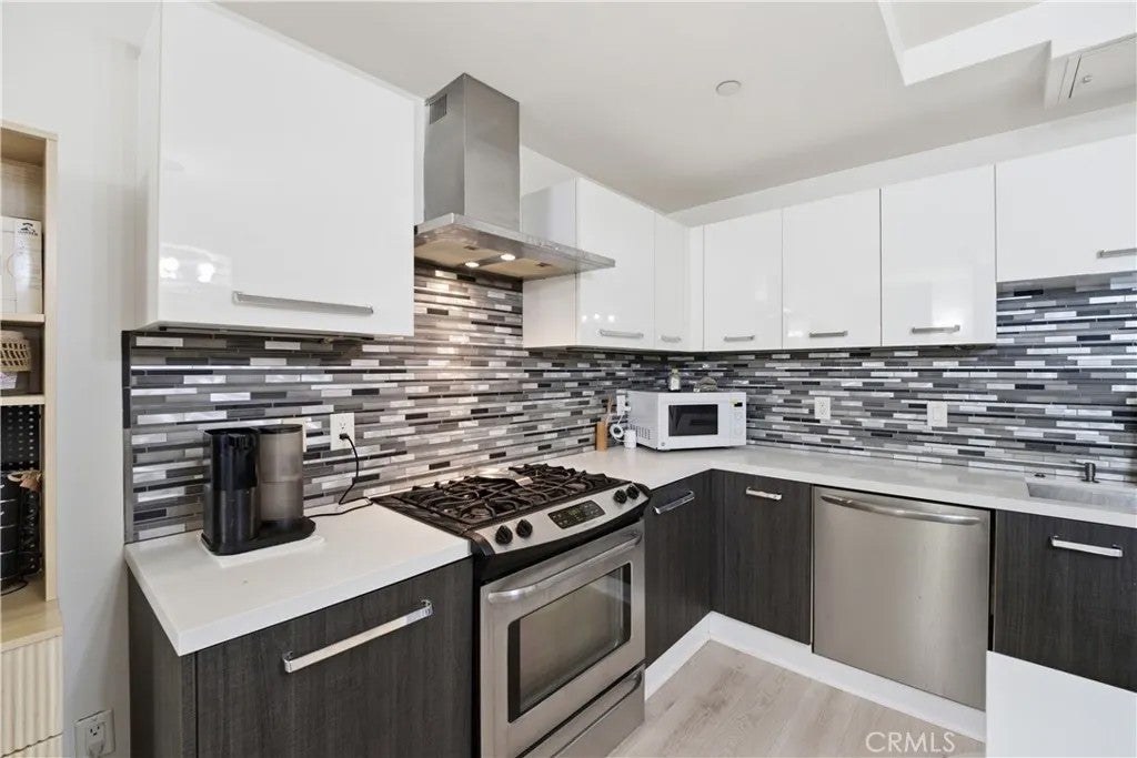433 Pine Avenue 201 — photo
