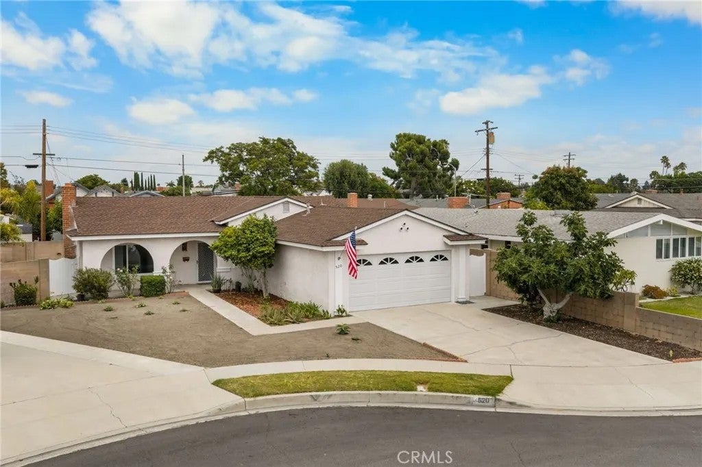 520 S Adria — photo