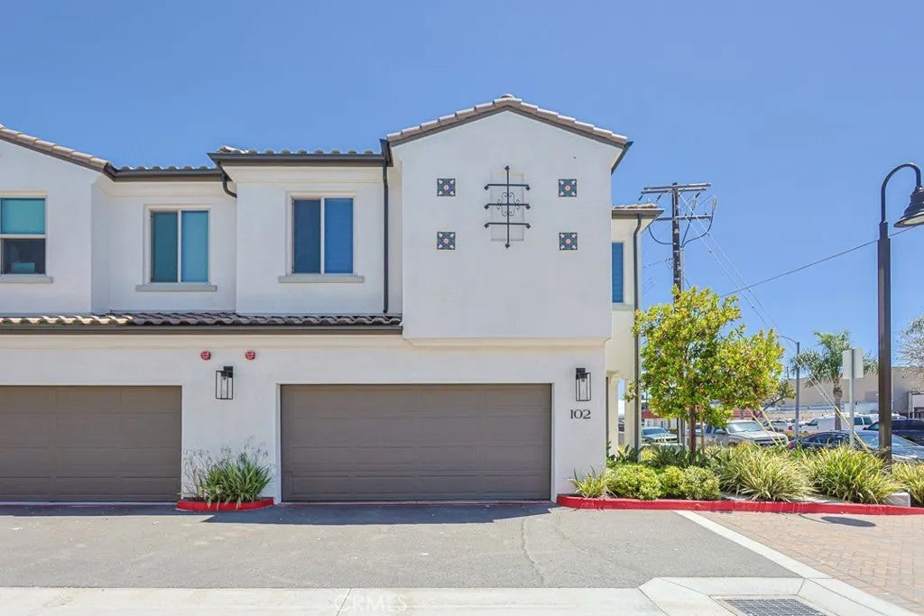 17540 Cameron 102 — photo