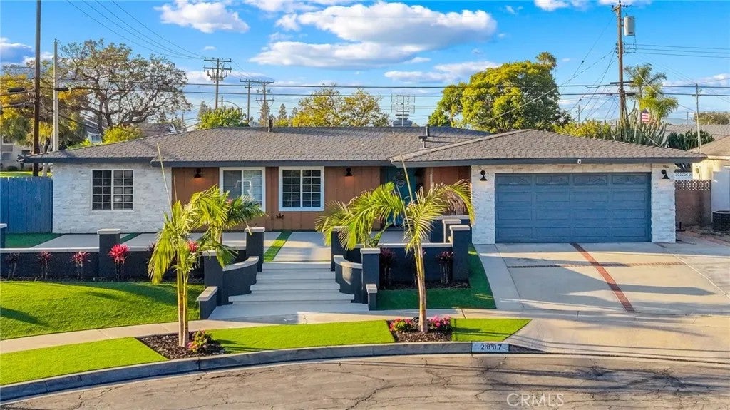 2807 E Alden — photo
