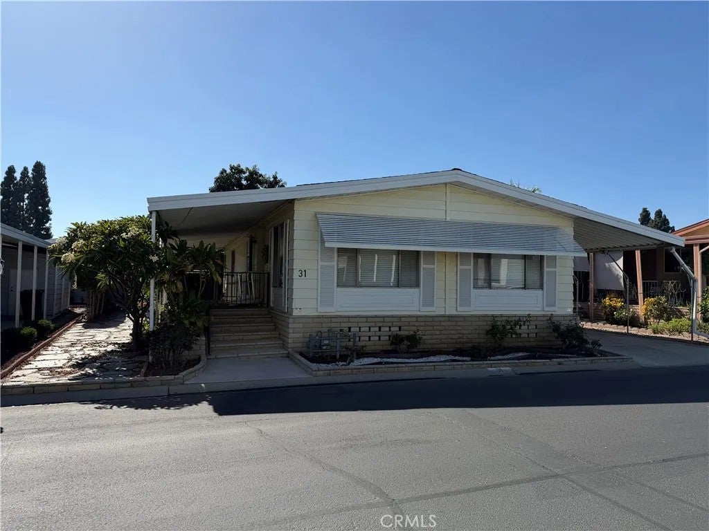 1400 S Sunkist 31 — photo