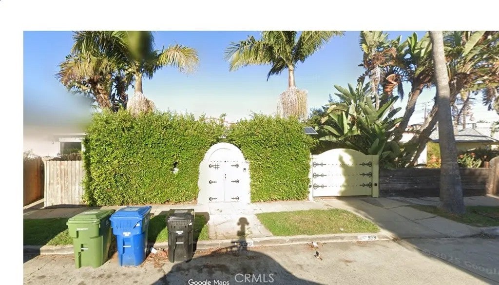 939 Victoria — photo