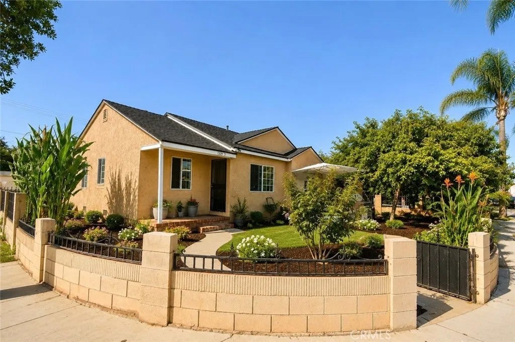 1329 W Mcfadden — photo