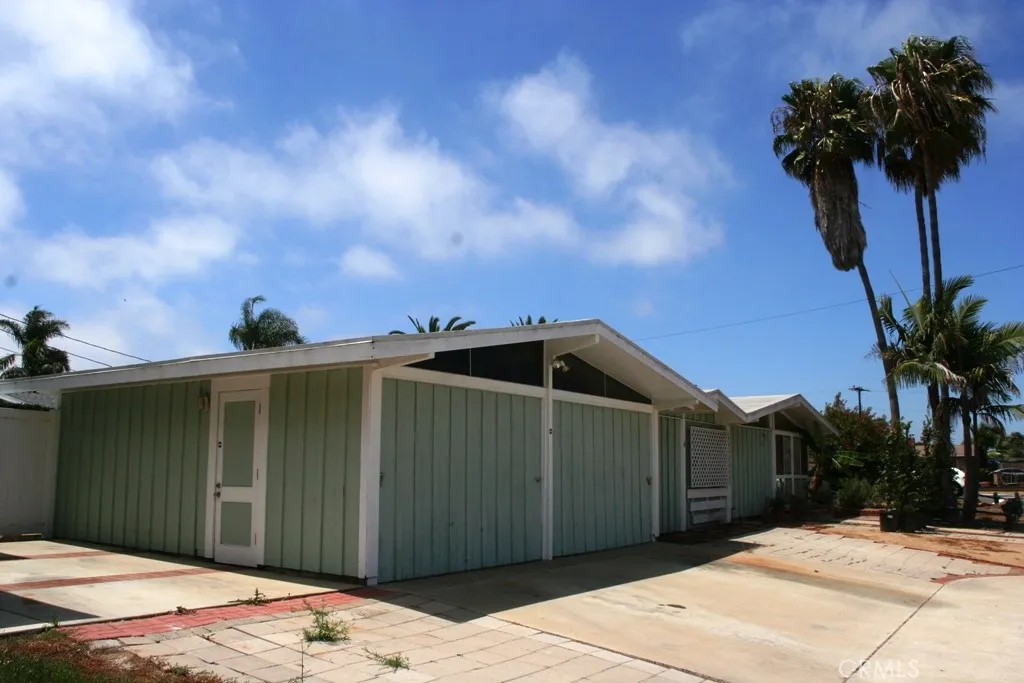 703 Center — photo
