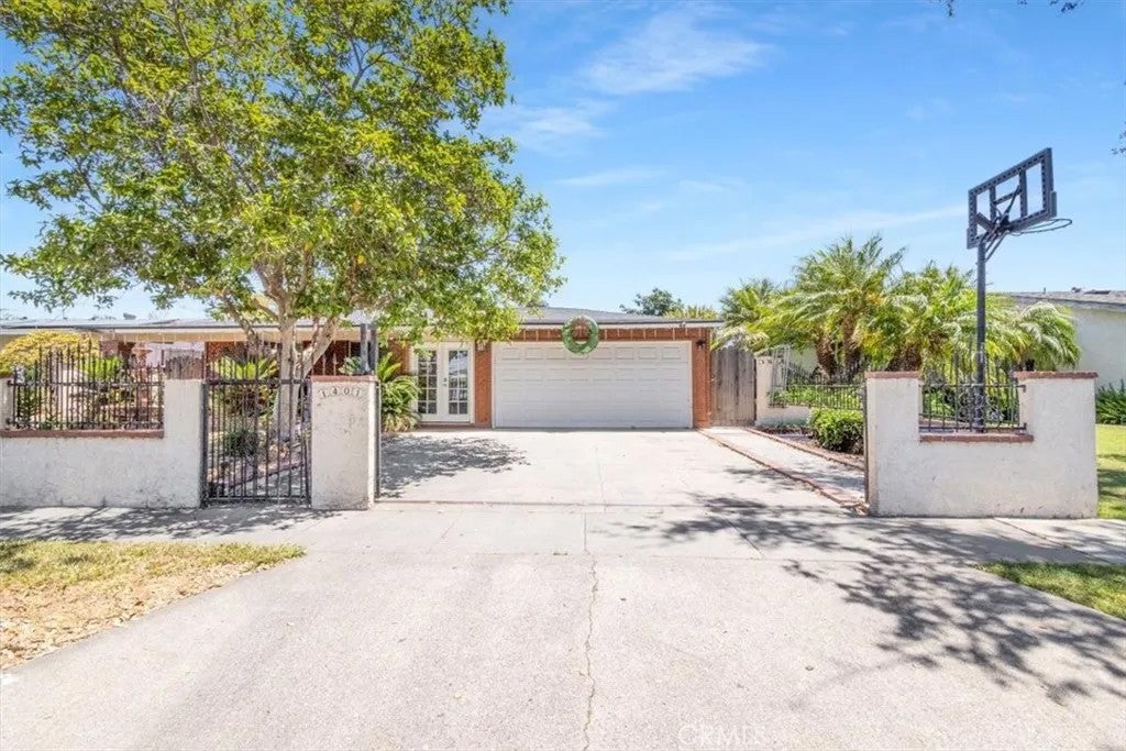 1401 S Joane Way — photo