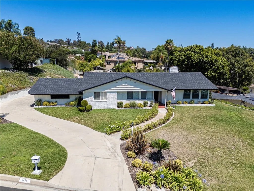 9400 Portada Drive — photo