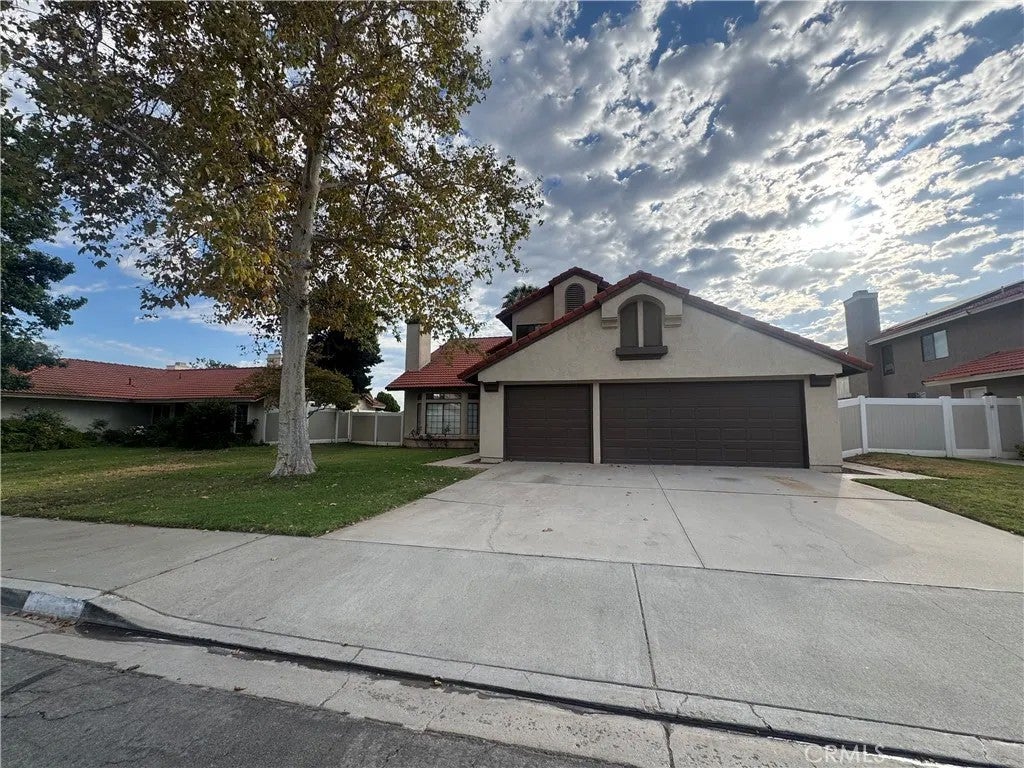 10461 Saltbush — photo