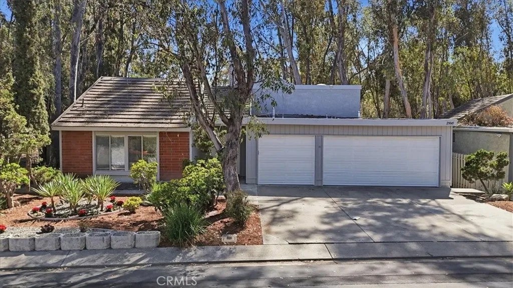 25045 Castlewood — photo