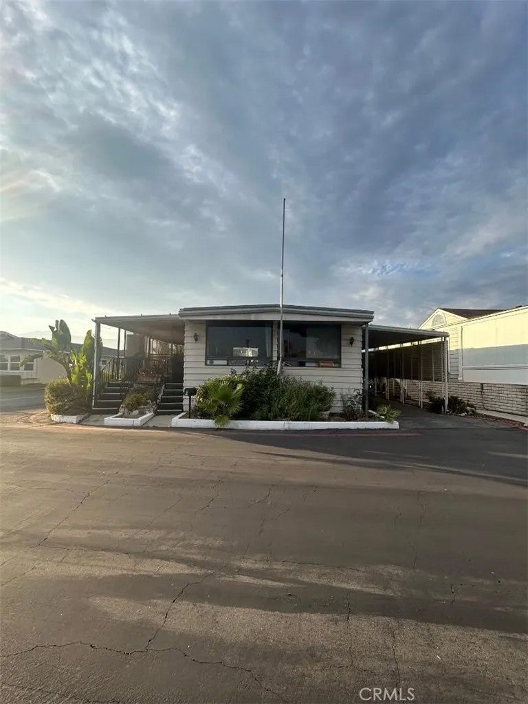 201 Arrow 1 — photo