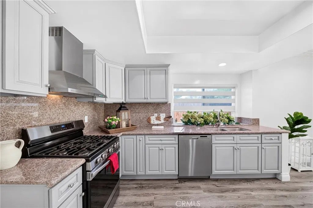 404 Continental Ct — photo