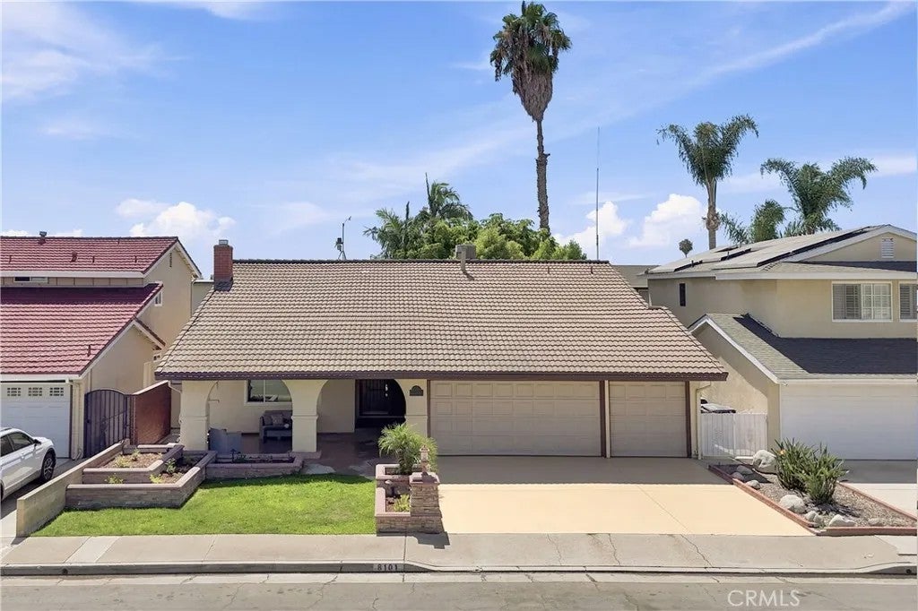 8101 Redford Lane — photo