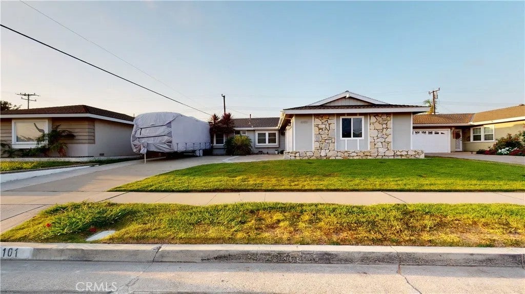 6101 Cornell — photo