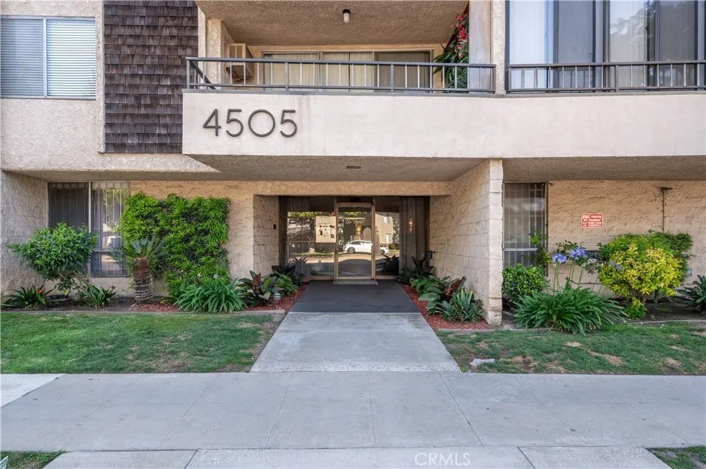 4505 California 402 — photo