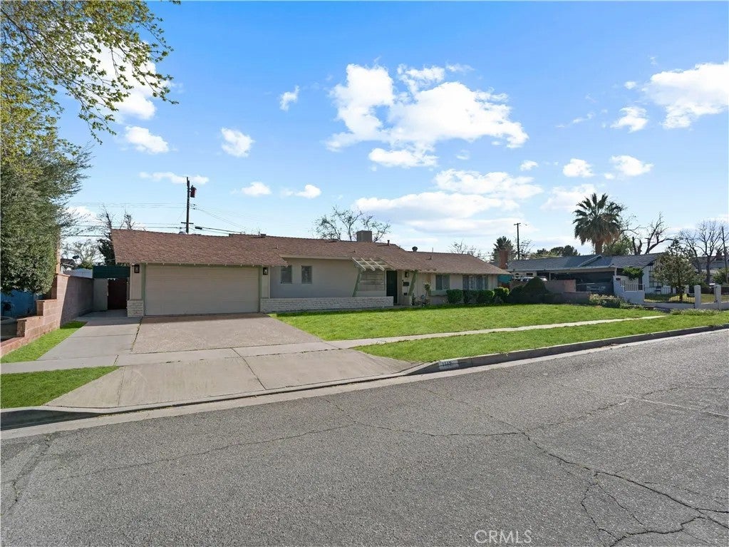 1112 E Avenue J4 — photo
