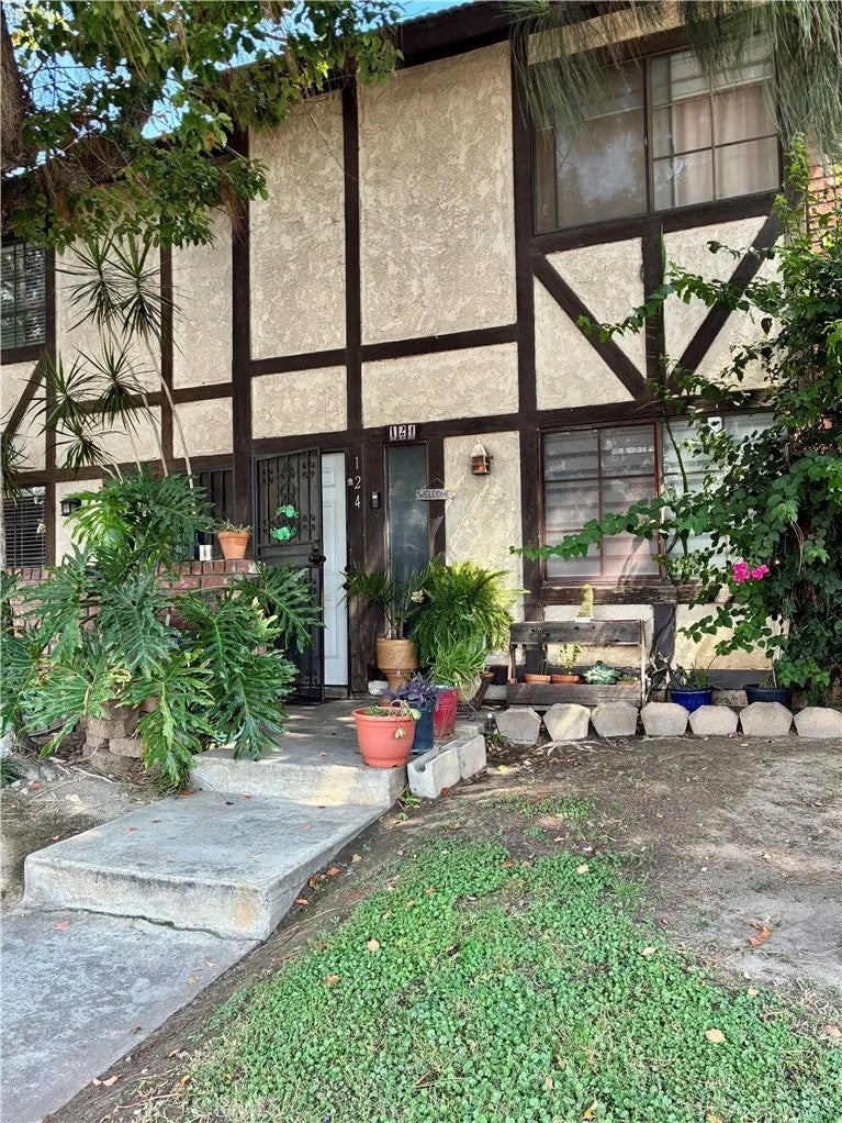 124 E Merrill — photo