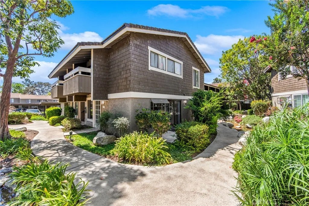53 Streamwood — photo