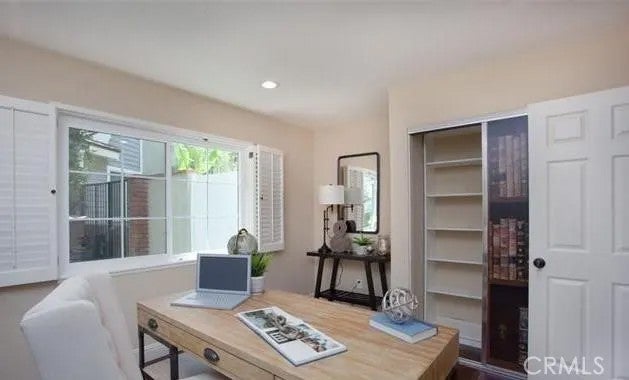 571 S Weymouth Court — photo