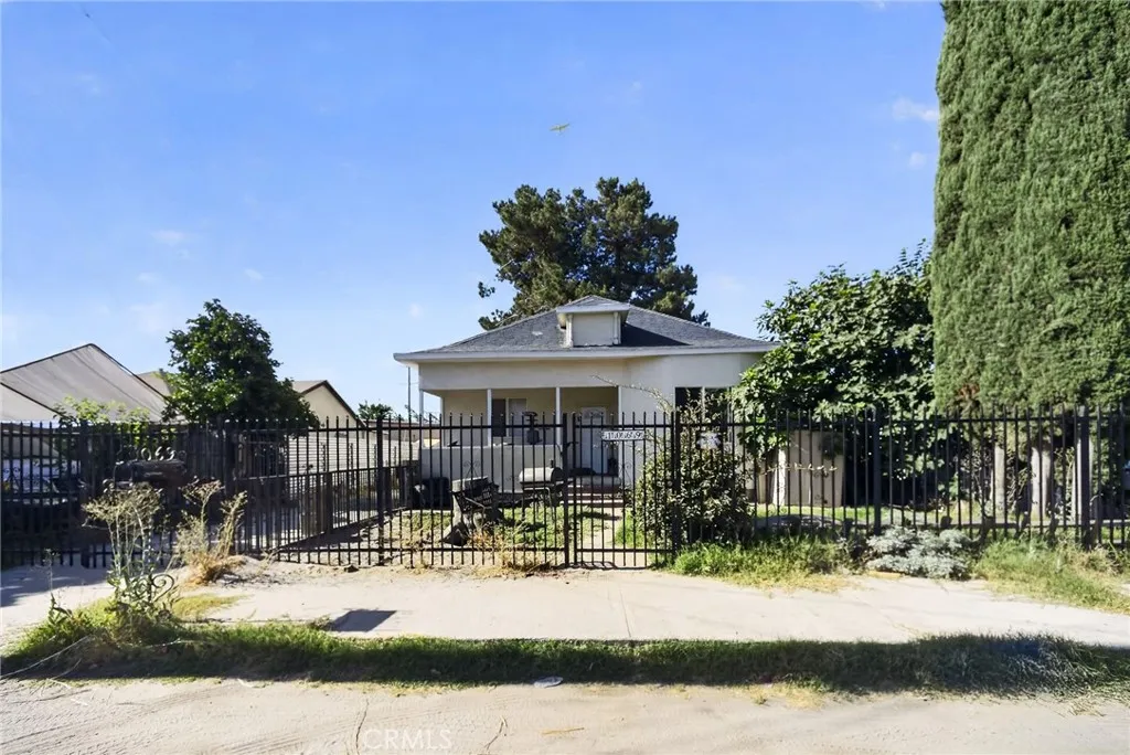 24809 E Benedict, San Bernardino, CA 92408 — photo 2