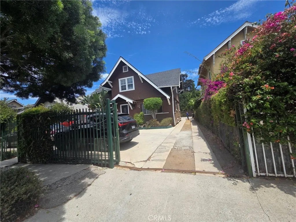 1628 S Van Ness — photo