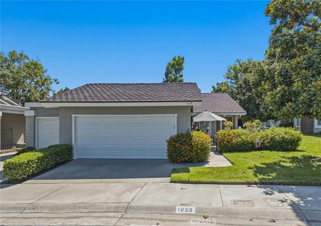 1228 Woodside Drive — photo