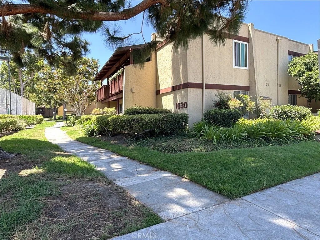 1030 W MacArthur Boulevard 38 — photo