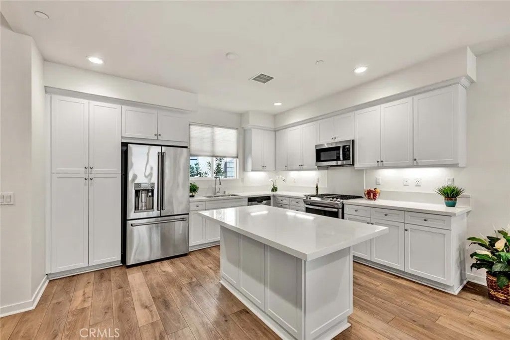 1104 Edgeton Court — photo
