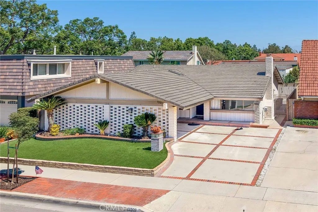 13209 Aclare Street — photo