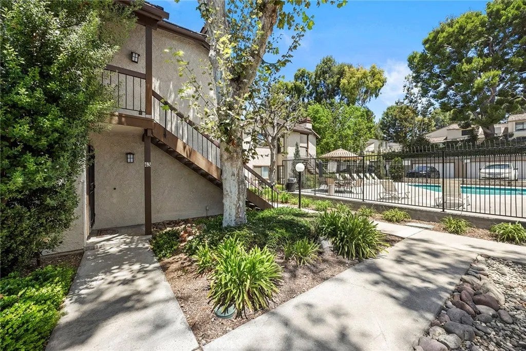 600 N Brea Boulevard 43 — photo