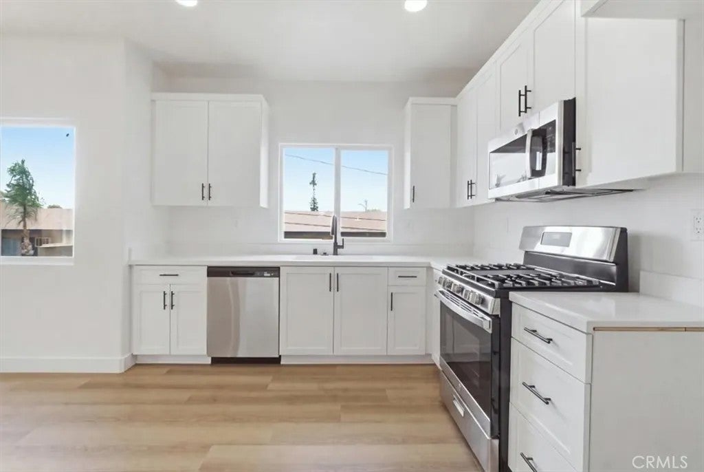 521 N Lark Ellen B — photo