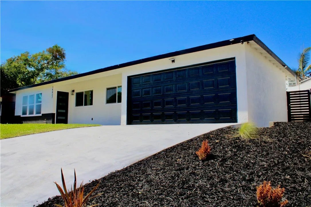 14427 Tedford — photo
