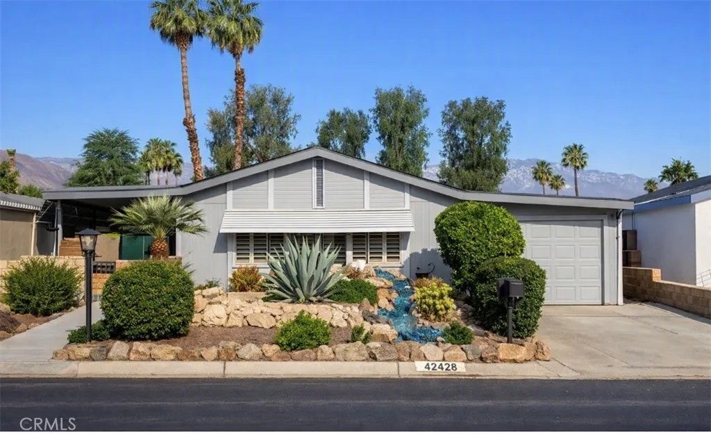 42428 Bodie — photo