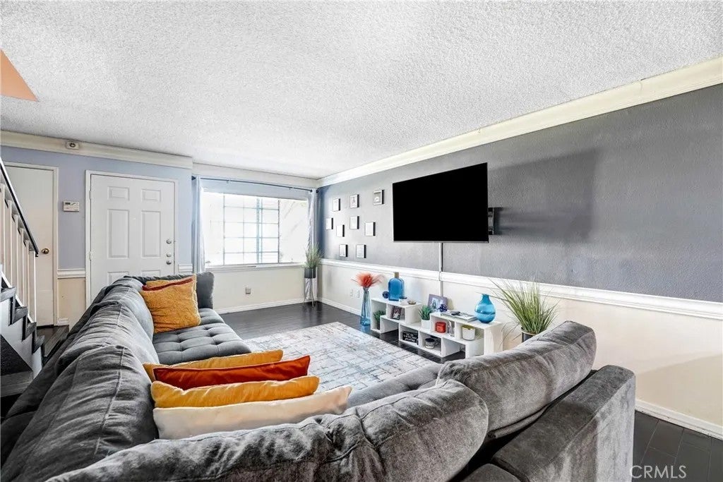 810 W Compton 16 — photo