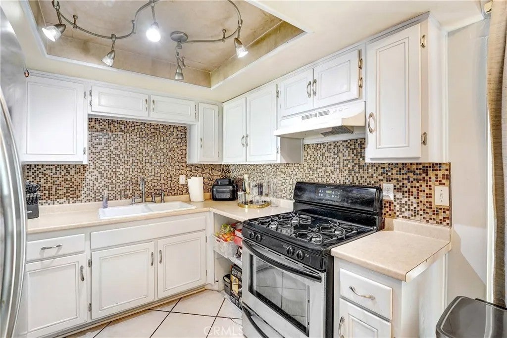 810 W Compton 16, Compton, CA 90220 — photo 3