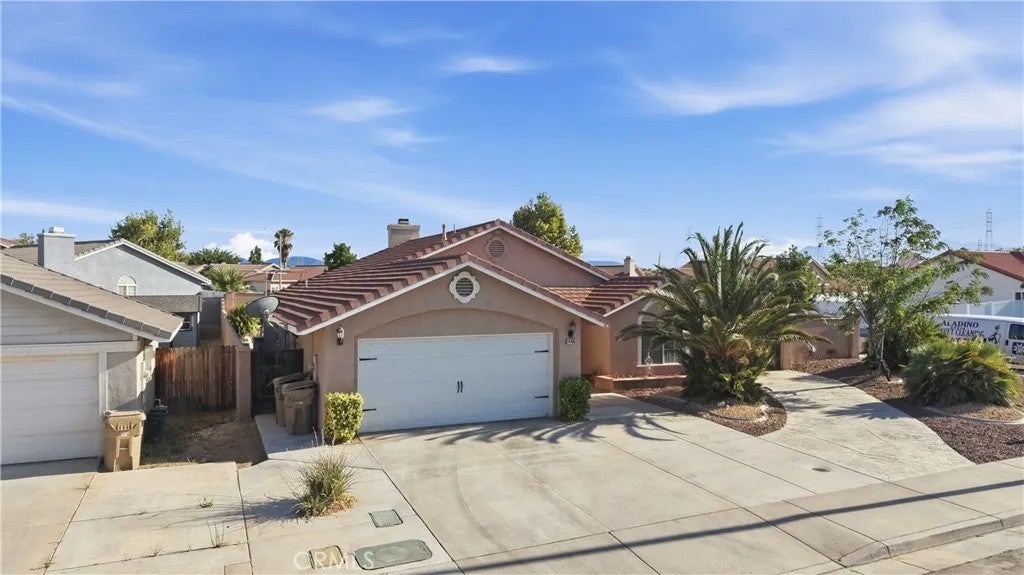 14405 Cedar — photo