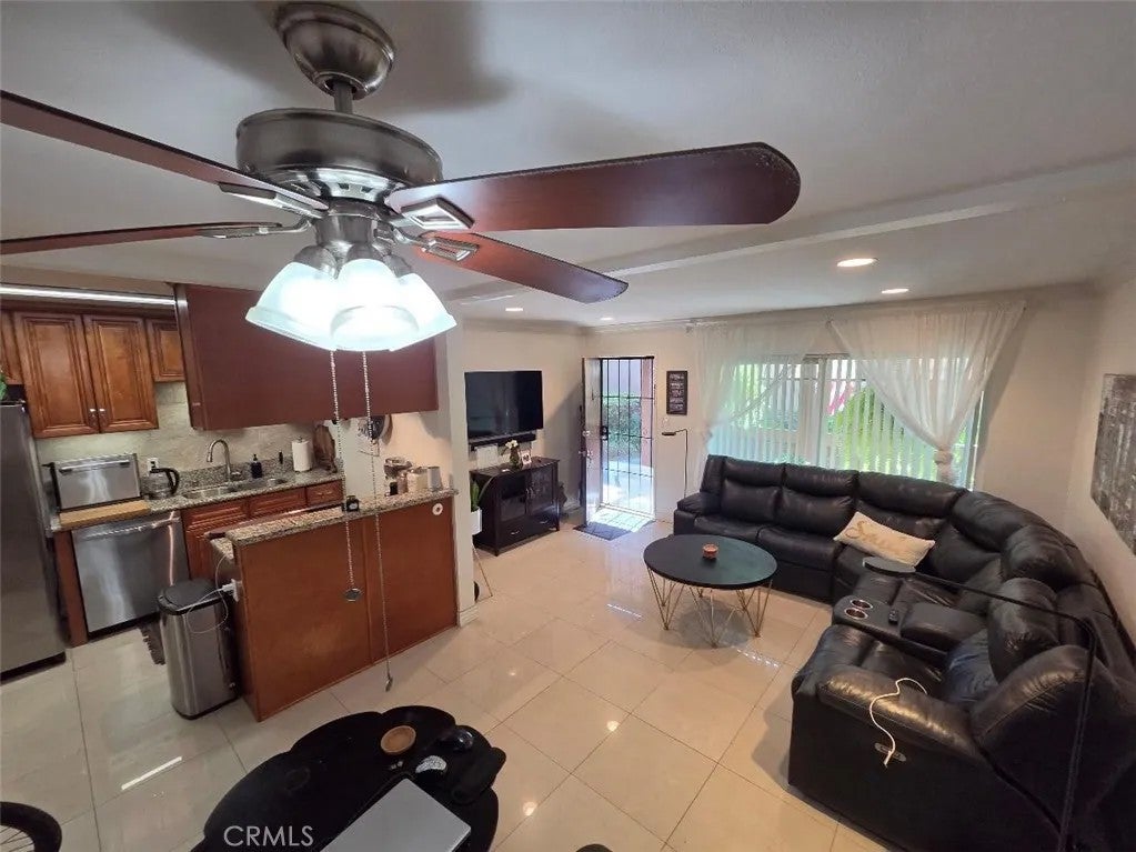 1010 W Macarthur Boulevard 77 — photo