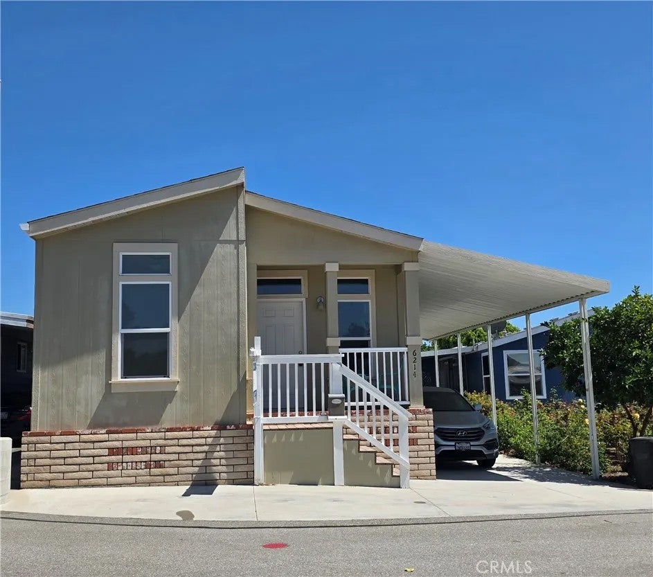 6214 E Beachcomber 122 — photo